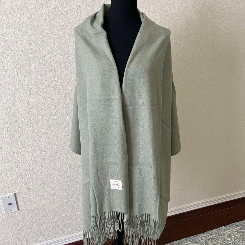 Pistachio Soft warm scarf is a mixture of acrylic and cashmere condition…
